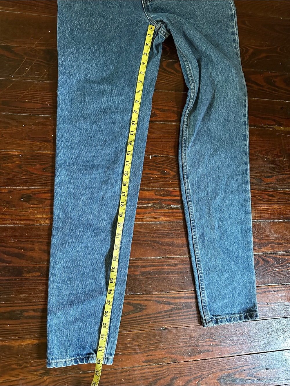 Vintage Levi's 512 Straight-Leg Women's Jeans in Blue Denim High Rise Waist - Picture 9 of 10